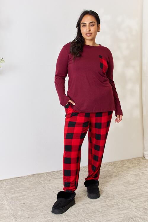 Zenana Conjunto de pijama con pantalones y top con cuello redondo a cuadros de tamaño completo